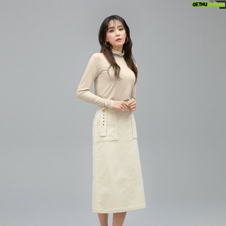 Han Go-eun - 2.4K Likes - 정말 잘 나왔어요 목폴라~ 목폴라 라는게 맞는 표현인지..ㅎㅎ
목폴라 티를 답답해 잘 입지 못하는 제게도 너무 편안하고 소재도 보드라워서 저도 한세트 구매했답니다. 자신있게 이 아템은 추천드릴수 있을듯 해여. 라우렐 사랑해 주셔서 너무너무 감사드려요. 그 사랑에 부응할수 있는 좋은 제품 드릴수있도록 저도 노력해볼께여~♡ 새해복 가득 받으세영~
#라우렐 #롯데홈쇼핑 #울레이온하이넥 #1월 16일 22시 45분