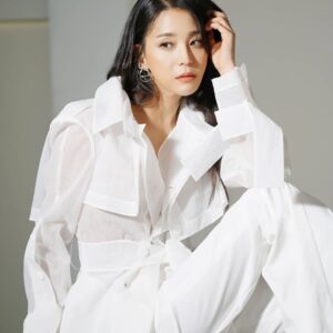 Han Go-eun Instagram - 여성동아 4월호 촬영중에 울 스탭분이 옆에서 슬쩍 찍어주신 사진들 이예요.^^~ 모두모두 이 어려운 시간들을 현명하게 극복하길 기도해봅니다. 홧팅홧팅~!