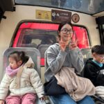 Han Ji-hye Instagram - 유튜브 새 영상 올라왔어요! 30개월 귀염둥이 윤스리와 애미 일상 vlog 랍니다 👧🏻👩🏻 프로필에 링크 있어서 편하게 타고 가서 보실수 있어요! (평생 효도 다~~ 한다는 바로 그 시기!!!! 가 시작됐나봐요. 종알종알 말도 잘하고 애교도 많고 사랑표현도 많이 해요🫶🏻❤️) 사진은 새영상과는 전혀! 상관없는 😆 윤스리 첫 롯데월드! 사촌언니,오빠, 외함미랑 다녀왔어요. 30개월 슬이도 엄마와 함께 꽤 탈것이 있네요. 방학중이라 사람이 느~~~무 많긴 해요! 😅 외할머니와 엄마는 체력이 탈탈 털렸지만 아이들은 집에 돌아오는걸 무척 아쉬워 했답니다 ^^;;; Lotte World Adventure, South Korea