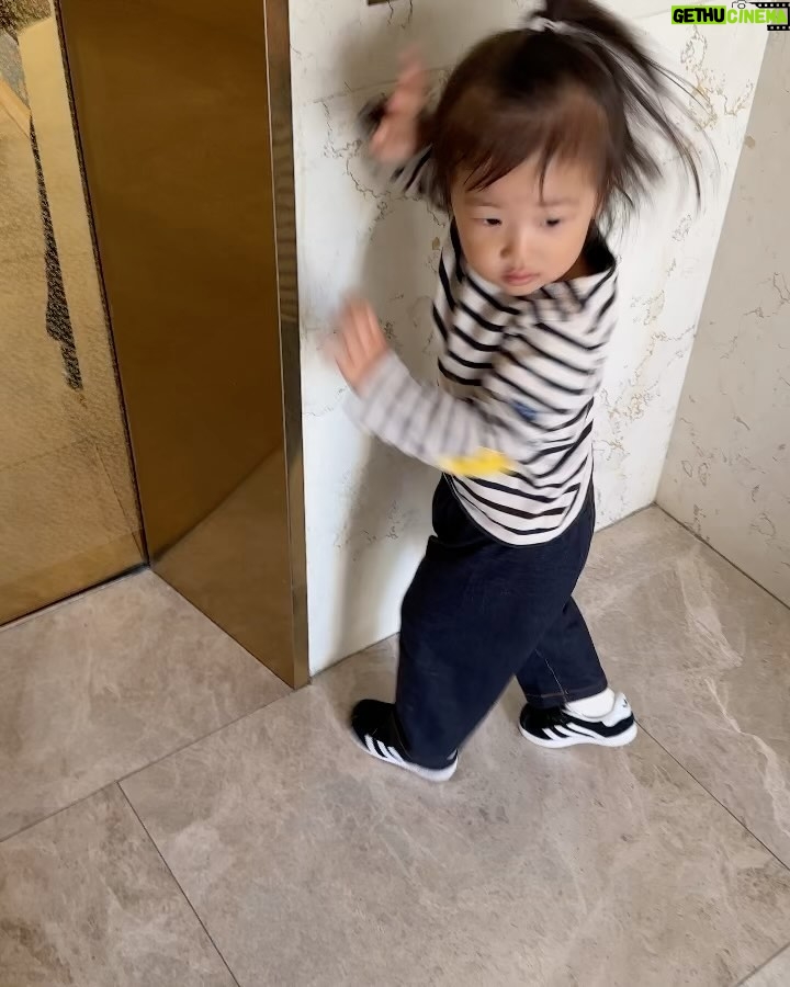 Han Ji-hye Instagram - 뮤지컬 프리다 10.15일까지 한다고 해용^^ 처음엔 생소했지만 점점 더 빠져드는 프리다칼로의 이야기에 눈물이 흑흑 흐느껴 나왔답니당. 초대해준 지연이고마와요. 지연이랑 리나랑 뮤지컬 나잇👌🏻👍🏻🙆🏻♀️ #뮤지컬프리다 #정말많이큰 #겸둥이27갤 슬이