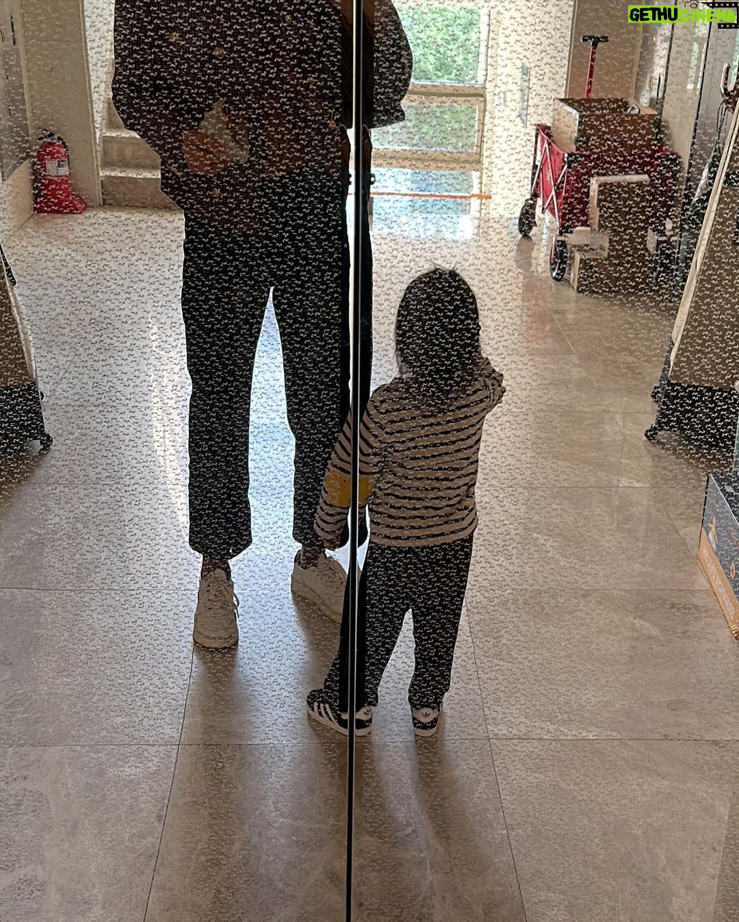 Han Ji-hye Instagram - 뮤지컬 프리다 10.15일까지 한다고 해용^^ 처음엔 생소했지만 점점 더 빠져드는 프리다칼로의 이야기에 눈물이 흑흑 흐느껴 나왔답니당. 초대해준 지연이고마와요. 지연이랑 리나랑 뮤지컬 나잇👌🏻👍🏻🙆🏻♀️ #뮤지컬프리다 #정말많이큰 #겸둥이27갤 슬이