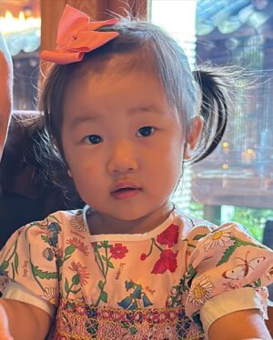 Han Ji-hye Instagram - 행복한 한가위 보내세요~~🤍 -슬이네가족올림 🫶🏻 (오늘 편스토랑 방영은 오후 5시에 조금 빠르게 시작합니다. 아시안게임때문이라고 해요! 아시안게임도 많이 응원해주시고 편스토랑도 많이 시청해주세요💚) #보름달 #추석명절 #오늘오후5시에 #편스토랑🤍