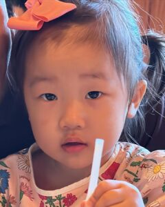 Han Ji-hye Instagram - 행복한 한가위 보내세요~~🤍 -슬이네가족올림 🫶🏻 (오늘 편스토랑 방영은 오후 5시에 조금 빠르게 시작합니다. 아시안게임때문이라고 해요! 아시안게임도 많이 응원해주시고 편스토랑도 많이 시청해주세요💚) #보름달 #추석명절 #오늘오후5시에 #편스토랑🤍
