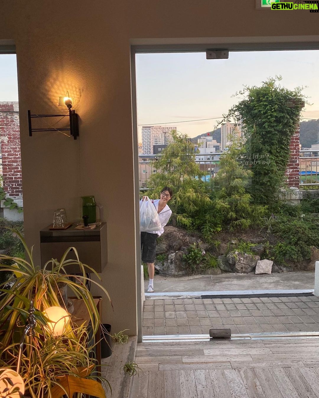 Han Ji-hye Instagram - 남대문 아가 옷 사러 갔다가 광장시장갔다가 을지로 다녀온 애미 ✌🏻 🤭😂 휴~ 알찼다……🏃♀️💦 #산이애미 #슬이애미