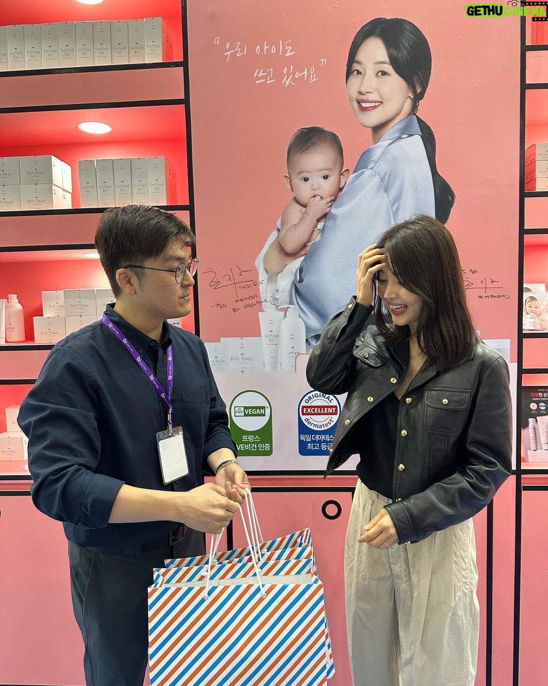 Han Ji-hye Instagram - 웜리! 웜리! 웜리! @warmly_official 코엑스에서 하고있는 베이비페어에 다녀왔어요! 저는 오늘 웜리&베이비브레짜 부스에 스윽 다녀왔는데요~ 육아엔 없어서 안될 필수품들이!!! 잘 준비되있더라구요^^ 이번주 일요일까지 A구역에서 한다고 하니 꼭꼭꼭 많은 관심 부탁드립니다 👶🏻❤️ #광고 @babybrezza_korea #육아필수품 #베이비브레짜 #자동분유제조기 #이유식마스터기 #스팀건조젖병소독기 👍🏻 #웜리로션 #웜리썬크림 #웜리올인원워시 #유아세탁세제 #유아주방세제 #아기물티슈 #육아엔_웜리🫶🏻 Coex - Gangnam Gu - Seoul