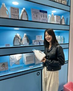 Han Ji-hye Instagram - 웜리! 웜리! 웜리! @warmly_official 코엑스에서 하고있는 베이비페어에 다녀왔어요! 저는 오늘 웜리&베이비브레짜 부스에 스윽 다녀왔는데요~ 육아엔 없어서 안될 필수품들이!!! 잘 준비되있더라구요^^ 이번주 일요일까지 A구역에서 한다고 하니 꼭꼭꼭 많은 관심 부탁드립니다 👶🏻❤️ #광고 @babybrezza_korea #육아필수품 #베이비브레짜 #자동분유제조기 #이유식마스터기 #스팀건조젖병소독기 👍🏻 #웜리로션 #웜리썬크림 #웜리올인원워시 #유아세탁세제 #유아주방세제 #아기물티슈 #육아엔_웜리🫶🏻 Coex - Gangnam Gu - Seoul