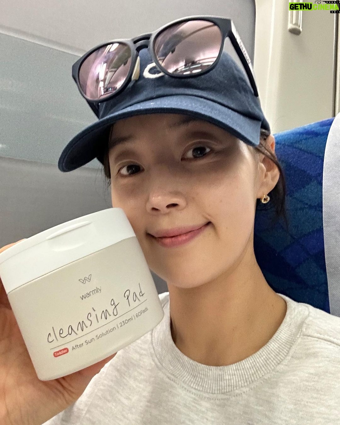 Han Ji-hye Instagram - 올 여름 아기 썬크림과 클린징 패드는 윔리 @warmly_official #광고모델로 있는 웜리의 썬크림은 엄마랑 아빠랑 아가랑 같이 쓱쓱 덧바르고 순한 클린징 패드로 간편하게 지워요! 👍🏻