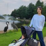 Han Ji-hye Instagram - 올 여름 아기 썬크림과 클린징 패드는 윔리 @warmly_official #광고모델로 있는 웜리의 썬크림은 엄마랑 아빠랑 아가랑 같이 쓱쓱 덧바르고 순한 클린징 패드로 간편하게 지워요! 👍🏻