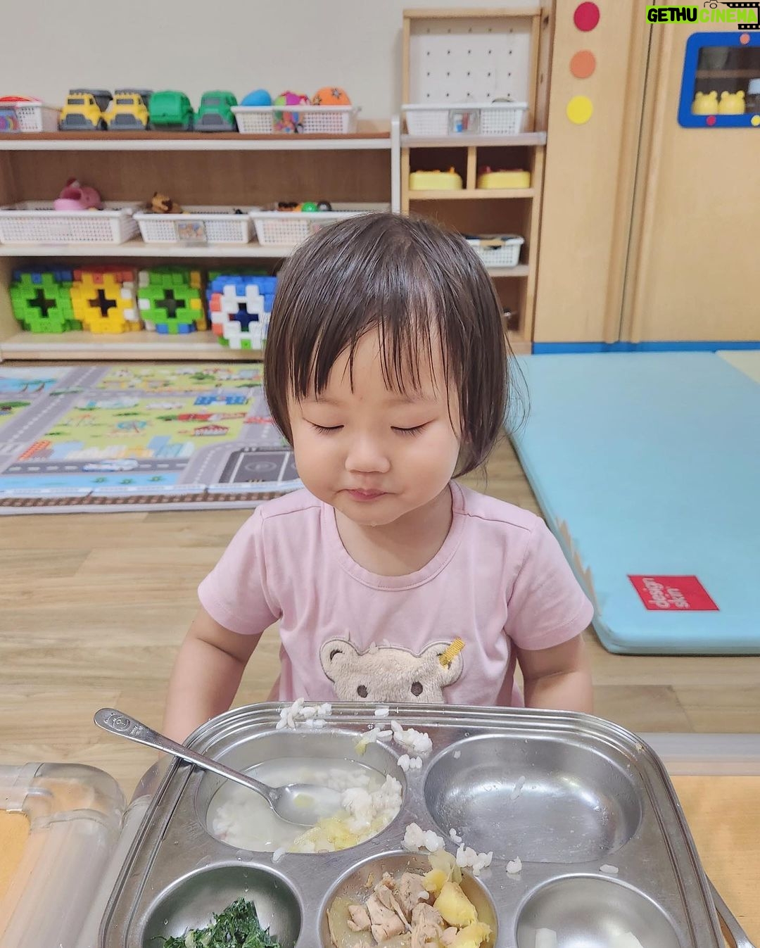 Han Ji-hye Instagram - 일상 vlog 보러 오쎄요^^ 프로필에 링크있어요! 👌🏻🤍🙆🏻♀️ #슬이슬이윤스리와애미 #호암미술관 #요즘일상브이로그