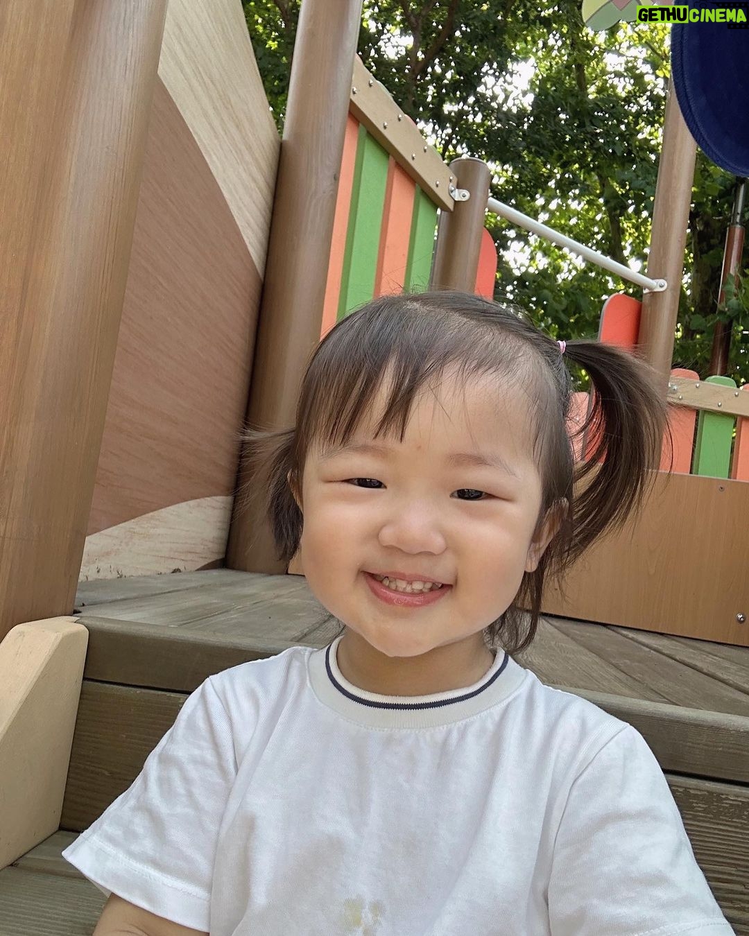 Han Ji-hye Instagram - 일상 vlog 보러 오쎄요^^ 프로필에 링크있어요! 👌🏻🤍🙆🏻♀️ #슬이슬이윤스리와애미 #호암미술관 #요즘일상브이로그