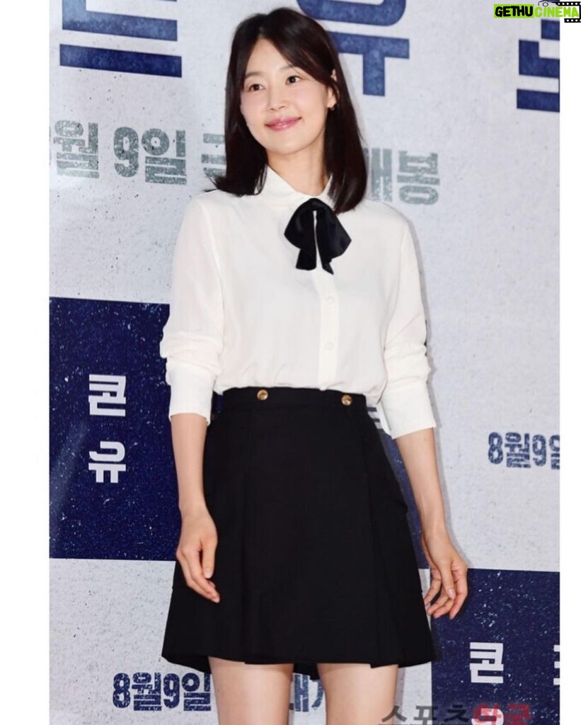 Han Ji-hye Instagram - 오랜만에 외출 😆 영화 “콘크리트 유토피아” 시시회