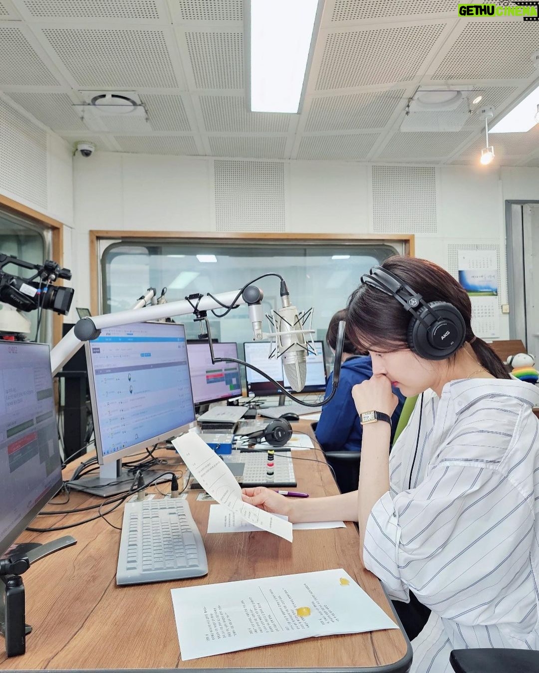 Han Ji-hye Instagram - Cbs 음악FM “김정원의 아름다운 당신에게” 피아니스트 정원님 대신 일주일동안 스페셜디제이 하고있어요. 우연히 반갑고 귀여운(?!) 알렉스 오라버니도 만났네요! ㅎ #그대창가에알렉스입니다 도 많이 사랑해주세요^^ #오전9-11시 #어플리케이션레인보우 로도 편하게 들으실수 있어요!^^ #93.9mhz (서울)