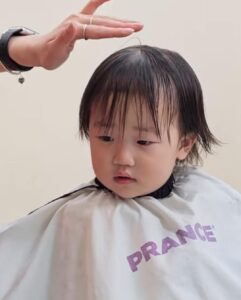 Han Ji-hye Instagram - 유튜브 새 영상 올라왔어요! 패셔니스타(?!?) 엄마가 데리고 다녀온 22갤 슬이미용실 컷트 브이로그 보러 많이 놀러와주세요! ㅎㅎ #귀염뽀짝 #어리둥절 #영상과전혀관계없는사진😆 #프로필에링크있어요!^^