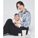 Han Ji-hye Instagram – 안녕하세용🤗 제가 웜리(Warmly) 의 스킨케어 라인의 공식 엠버서더가 되었어요!^^ 웜리는 0세 아기부터 엄마,아빠까지 온 가족이 사용할수 있는 순한 성분의 비건(Vegan) 제품들을 선보이는데요 특별하게 지금 스킨케어 전 제품을 할인판매하는 프로모션을 진행한다고 하니 네이버 웜리 브랜드스토어를 둘러보시고 필요한 제품들 구매해두셔도 좋을것같아요^^ 우리 아기에게, 아이키우는 엄마들에게 필요한 좋은 제품들 많이 선보이는 웜리도 많은 사랑 부탁드립니당🥰 #웜리 @warmly_official