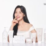 Han Ji-hye Instagram – 안녕하세용🤗 제가 웜리(Warmly) 의 스킨케어 라인의 공식 엠버서더가 되었어요!^^ 웜리는 0세 아기부터 엄마,아빠까지 온 가족이 사용할수 있는 순한 성분의 비건(Vegan) 제품들을 선보이는데요 특별하게 지금 스킨케어 전 제품을 할인판매하는 프로모션을 진행한다고 하니 네이버 웜리 브랜드스토어를 둘러보시고 필요한 제품들 구매해두셔도 좋을것같아요^^ 우리 아기에게, 아이키우는 엄마들에게 필요한 좋은 제품들 많이 선보이는 웜리도 많은 사랑 부탁드립니당🥰 #웜리 @warmly_official