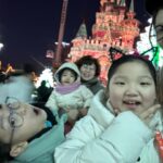 Han Ji-hye Instagram - 유튜브 새 영상 올라왔어요! 30개월 귀염둥이 윤스리와 애미 일상 vlog 랍니다 👧🏻👩🏻 프로필에 링크 있어서 편하게 타고 가서 보실수 있어요! (평생 효도 다~~ 한다는 바로 그 시기!!!! 가 시작됐나봐요. 종알종알 말도 잘하고 애교도 많고 사랑표현도 많이 해요🫶🏻❤️) 사진은 새영상과는 전혀! 상관없는 😆 윤스리 첫 롯데월드! 사촌언니,오빠, 외함미랑 다녀왔어요. 30개월 슬이도 엄마와 함께 꽤 탈것이 있네요. 방학중이라 사람이 느~~~무 많긴 해요! 😅 외할머니와 엄마는 체력이 탈탈 털렸지만 아이들은 집에 돌아오는걸 무척 아쉬워 했답니다 ^^;;; Lotte World Adventure, South Korea