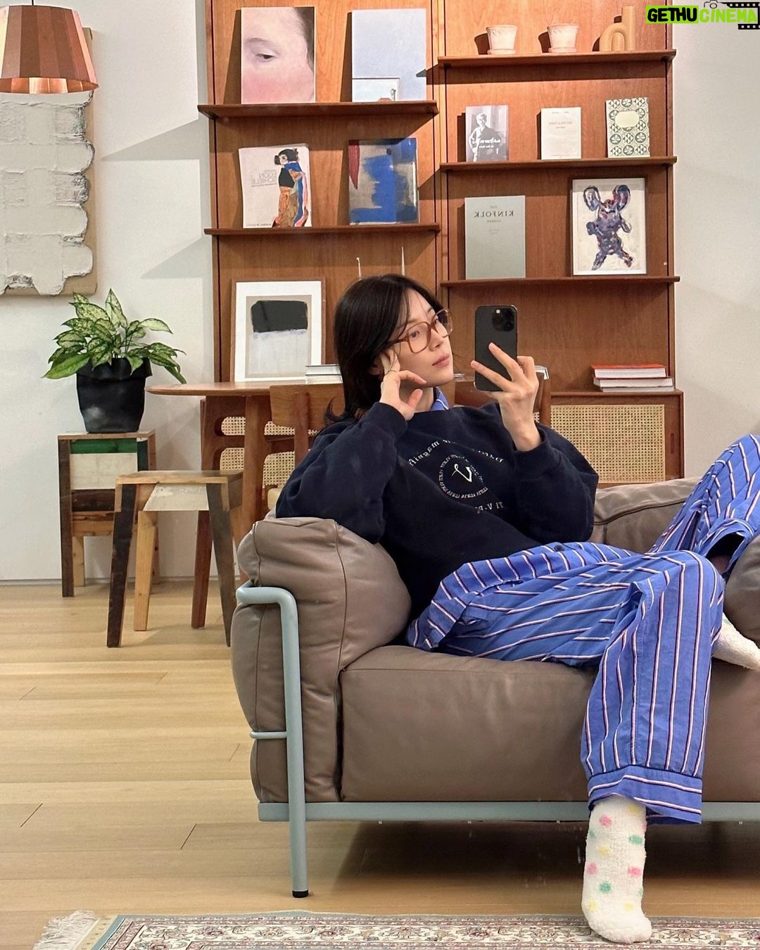 Han Ji-hye Instagram - 어젯밤에 세수하려다 말고 셀피 ㅎ 🤭😆👋🏻