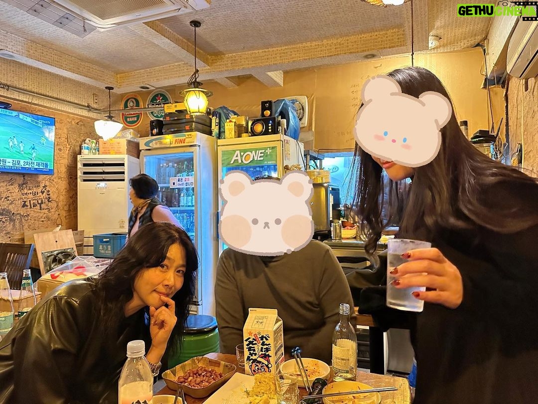 Han Ji-hye Instagram - #류이치사카모토오퍼스 12월 27일에 개봉하는 류이치 사카모토의 마지막 연주를 담은 영화. 극장에서 보실 수 있어요. 공연장에 온듯한 .. 거장의 마지막 연주 특히, 후반부 유명한 곡들을 연주할때의 감동이 컸어요. 예술을 사랑하시는 분들이라면 겨울저녁에 꼭 봐야할 영화같아요. 존경하는 채시라 선배님과 김지영언니 예지원언니 윤아언니와 예술로 하나되는 시간이었습니다 🤎