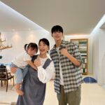 Han Ji-hye Instagram - 우리 아이랑 사진한장만 찍어주세요~~~ 저도 이런상황 많이 겪었는데요… 그럴때마다 늘 아이들이 사진찍기 싫어~~ 하면서 울었었어요.. 울고부는 아가랑 찍기 난감할때도 있었는데 우리애가!!!! 우리 슬이도 똑같더라구요 😆😂😂🤭🤭🫠🫠🫠 ㅎㅎㅎ 어찌나 미안하던지. 그래도 사진은 남았답니다. ㅎㅎ (사진찍어 기념하고픈 애미마음 😂) 기꺼이 유튭에 출연해준 문상민 배우님 감사합니다 🙏🏻🙆🏻‍♀️🫶🏻 유튭은 프로필에 링크 있어요!!! 많이많이 놀러와주세요!!^^