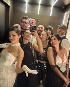 Hande Erçel Instagram - #TheGreatBirthday 🎠 @amorgaribovic @nilayko @nurisekerci @alirizaozdemir @bettymazalto_photography Sizi çok seviyorum 🌹