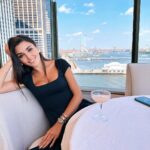 Hande Erçel Instagram - Tatilim bitmiş olabilir fotilerim bitmedi bitemez 🫠👻