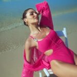 Hande Erçel Instagram - #ASummerScenario Sıcak yaz hikayesi mi dediniz? O zaman güneye ışınlanalım! Bu yaz @nocturne le daha güzel daha eğlenceli 🤍 #işbirliği
