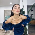 Hande Erçel Instagram - 💙 @hakaanyildirim @nilayko 😏