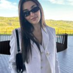 Hande Erçel Instagram - Tuscany 🤍🍷