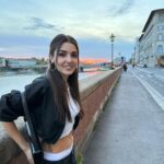 Hande Erçel Instagram - 🕶️