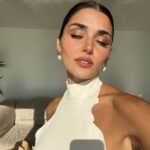 Hande Erçel Instagram - 🦢🐚🕊️ Santorini, Greece