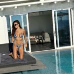 Hande Erçel Instagram - 🧞‍♂️🧞‍♀️ Santorini, Greece