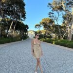 Hande Erçel Instagram – #sevyaşaşükret 💐🫠 Hôtel du Cap-Eden-Roc