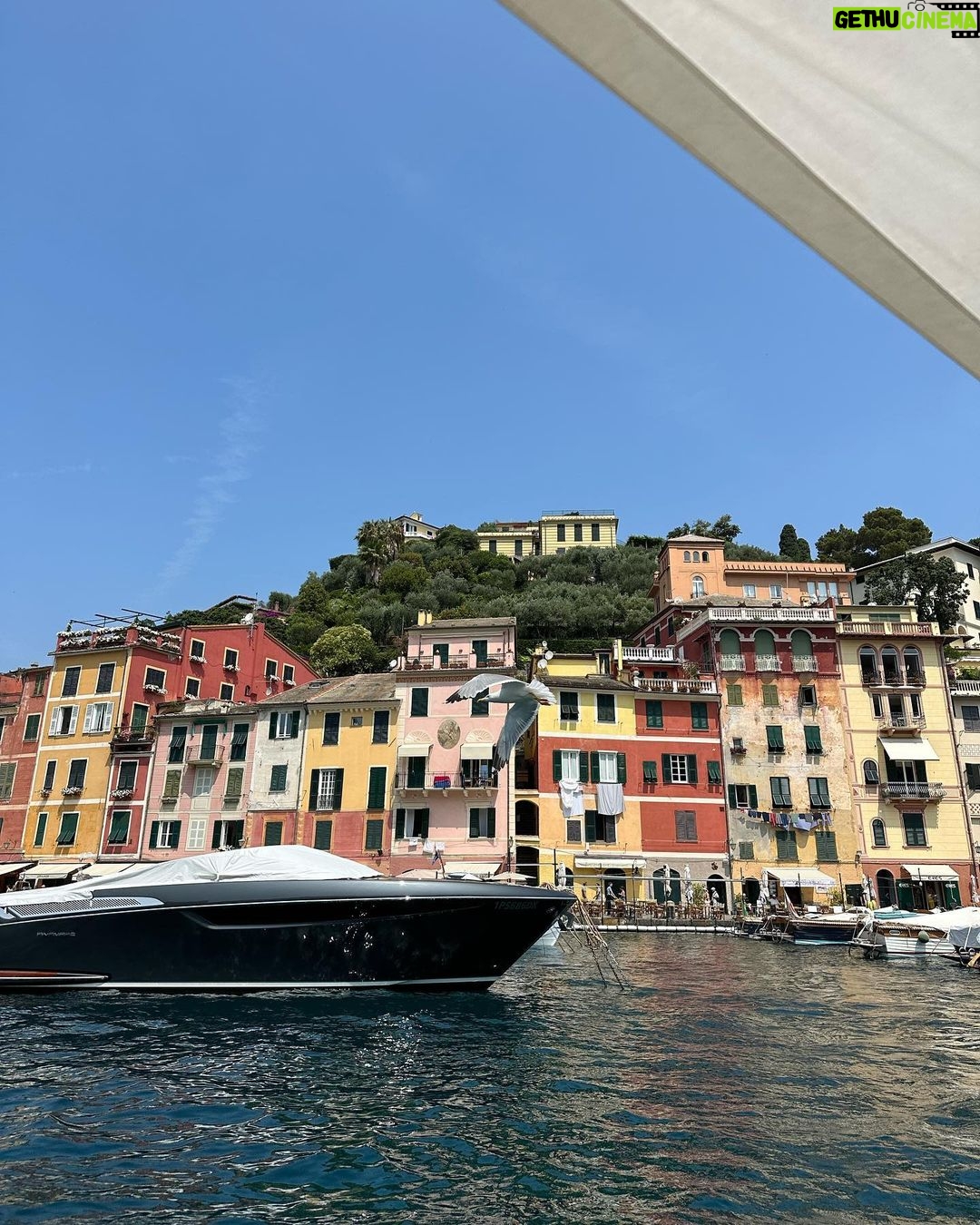 Hande Erçel Instagram - 🧜🏼♀️ Portofino, Italy