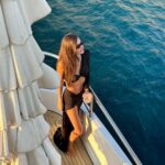 Hande Erçel Instagram - 🌹