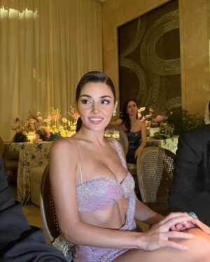 Hande Erçel Instagram - Like magic✨  @sudietuzofficial 🎀 
@nesriincann 💜 
 @nilayko 🥂

and.. 🤍