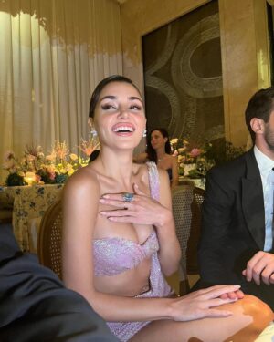 Hande Erçel Instagram - Like magic✨  @sudietuzofficial 🎀 
@nesriincann 💜 
 @nilayko 🥂

and.. 🤍