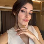Hande Erçel Instagram - Setteyim cınım arama☕️🚐