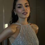 Hande Erçel Instagram - It’s @ozgurmasur baby! 🥂 And my blondie @ondertiryaki 💕 My precious @gianvitorossi 💜 As always @nilayko & @yasemineke 🤍