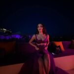 Hande Erçel Instagram - Özledik bence,sizce? 💜😋