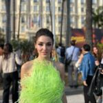 Hande Erçel Instagram - 🧚🏻‍♀️ @nilayko 🤍 & @yasemineke 🤍 Carlton Cannes