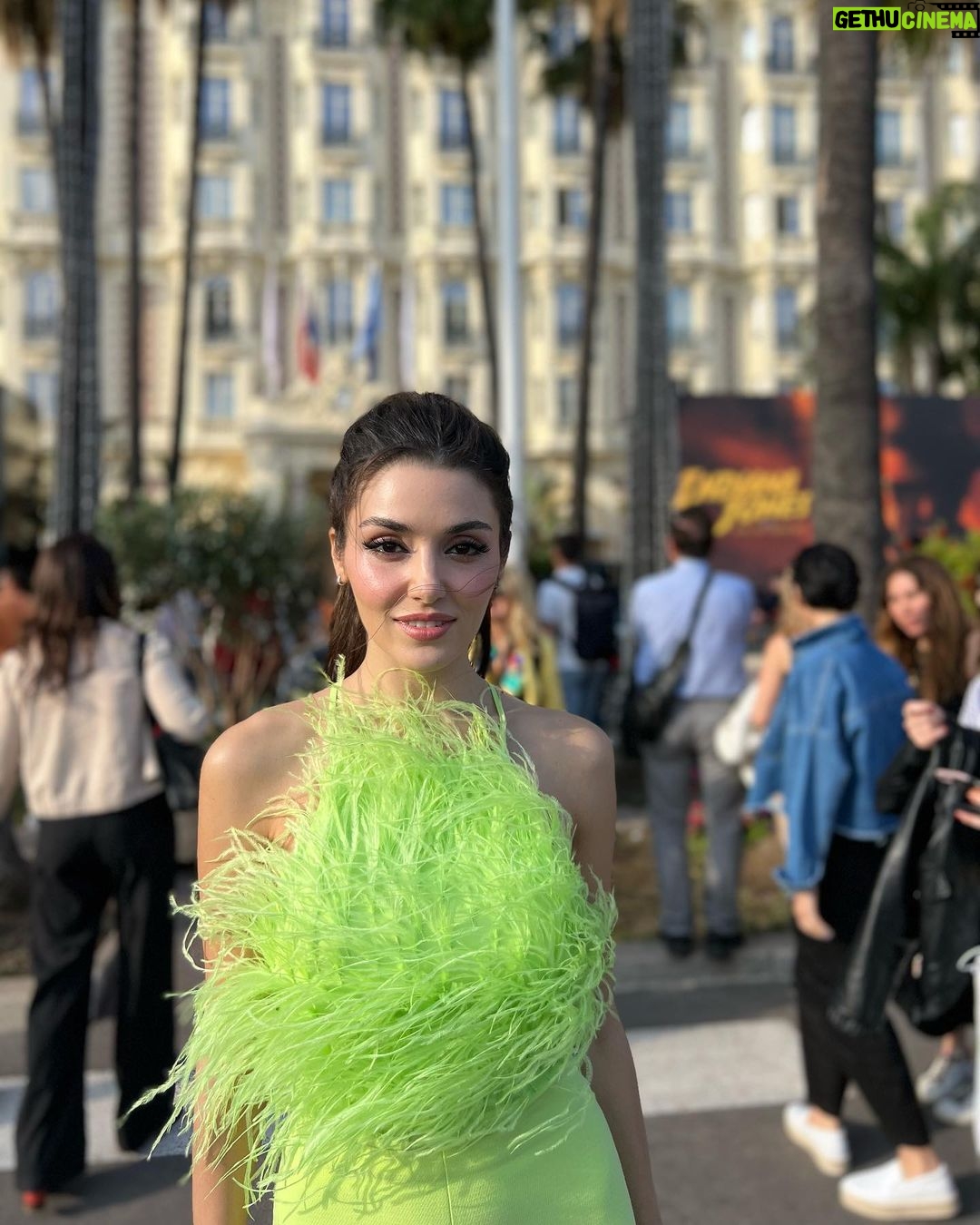 Hande Erçel Instagram - 🧚🏻♀️ @nilayko 🤍 & @yasemineke 🤍 Carlton Cannes