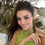Hande Erçel Instagram - 🧚🏻‍♀️ @nilayko 🤍 & @yasemineke 🤍 Carlton Cannes