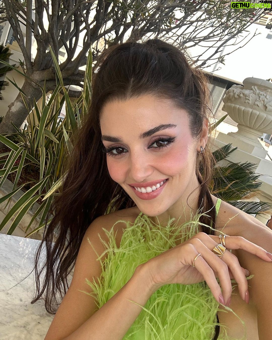 Hande Erçel Instagram - 🧚🏻♀️ @nilayko 🤍 & @yasemineke 🤍 Carlton Cannes