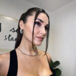Hande Erçel Instagram - 🖤 @nilayko