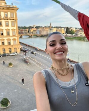 Hande Erçel Instagram - 🤩🫠🤭