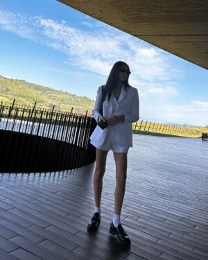 Hande Erçel Instagram - Tuscany 🤍🍷