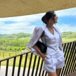 Hande Erçel Instagram - Tuscany 🤍🍷