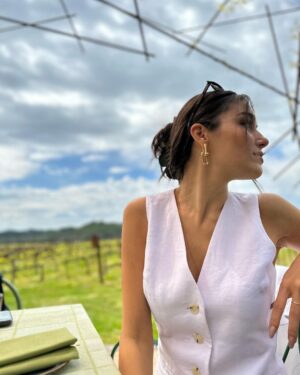 Hande Erçel Instagram - Tuscany 🤍🍷