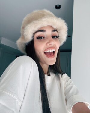 Hande Erçel Instagram - 💭