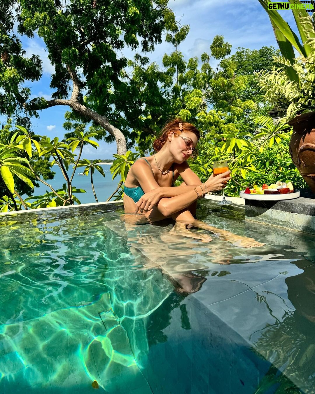 Hande Erçel Instagram - 🦀&🦀 Bali, Indonesia